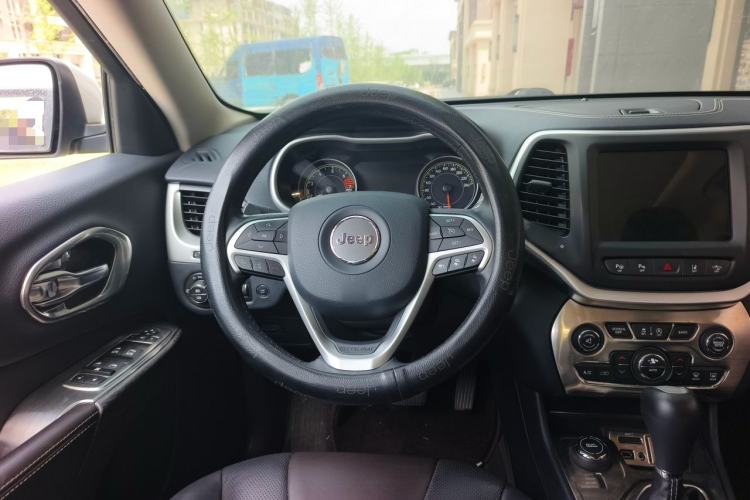 Used Jeep Cherokee 2016 2.4L All-in-One Edition Steering Wheel