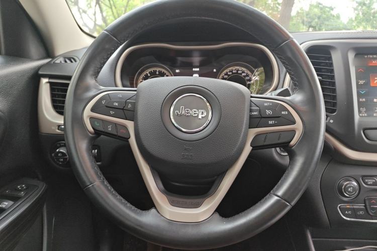 Used Jeep Cherokee 2016 2.0L Smart Version Steering Wheel