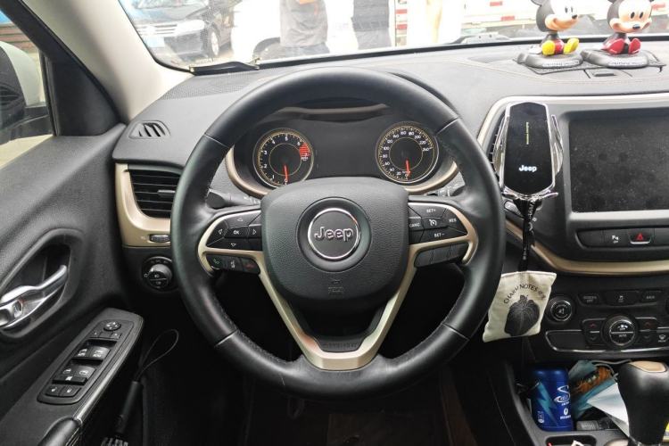 Used Jeep Cherokee 2016 2.0L Superior Edition Steering Wheel