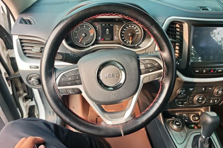 Used Jeep Cherokee 2016 2.4L Professional Edition Steering Wheel