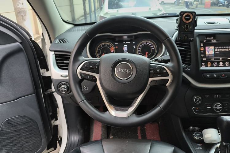 Used Jeep Cherokee 2016 2.4L Superior Edition Steering Wheel