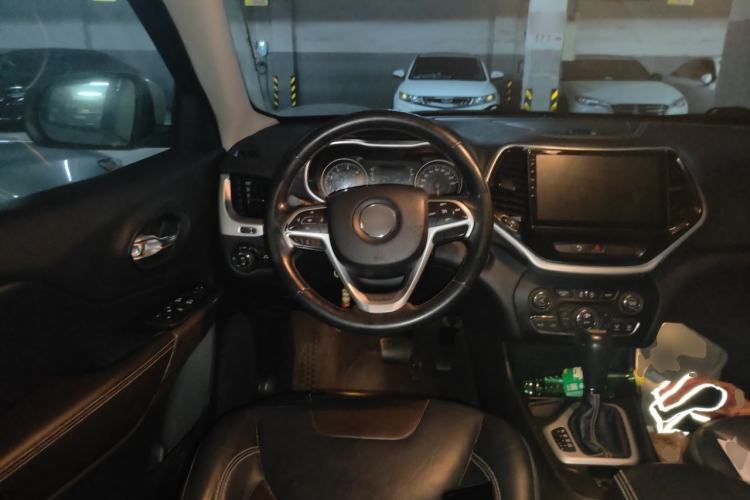 Used Jeep Cherokee 2016 2.4L Leading Smart Version Steering Wheel