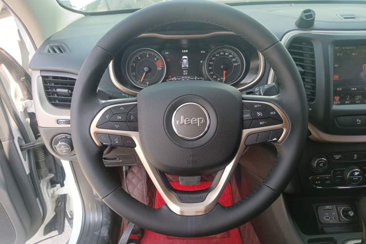 Used Jeep Cherokee 2016 2.0L Superior Edition Steering Wheel