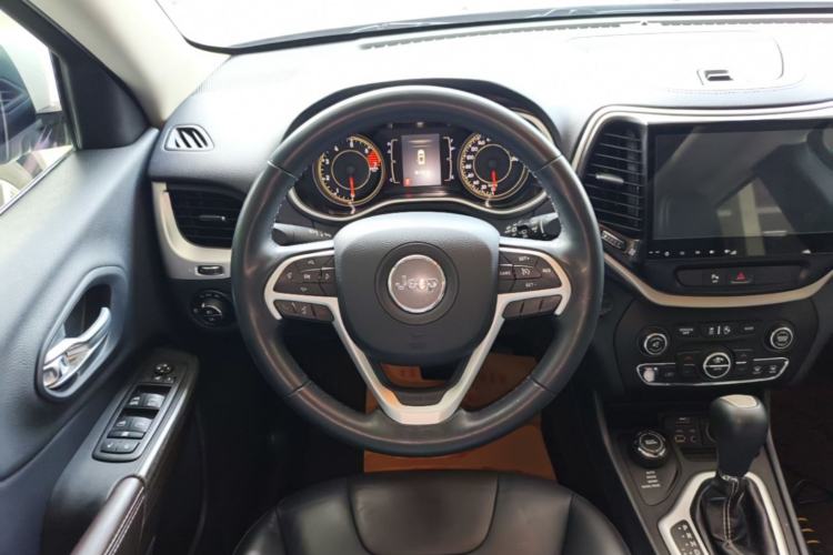 Used Jeep Cherokee 2016 2.4L Professional Edition Steering Wheel