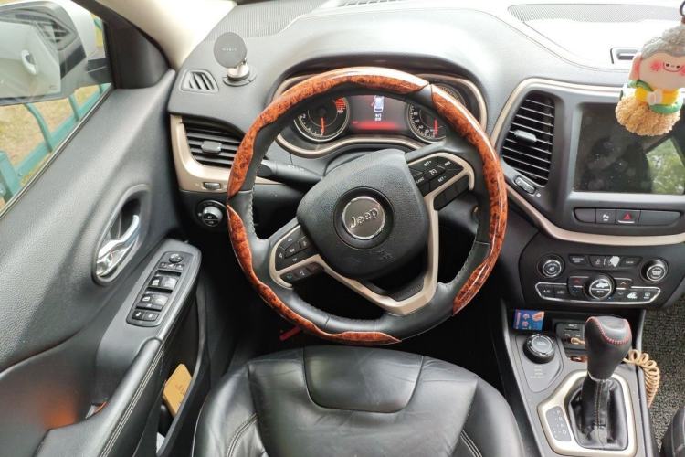 Used Jeep Cherokee 2016 2.4L Professional Smart Version Steering Wheel