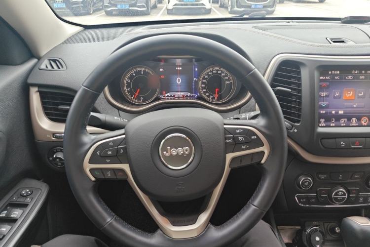 Used Jeep Cherokee 2016 2.0L Superior Edition Steering Wheel