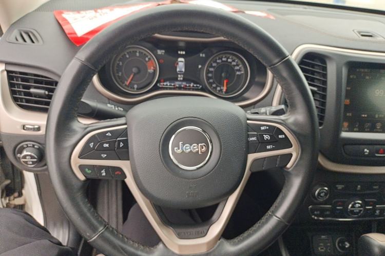 Used Jeep Cherokee 2016 2.0L Superior Edition Steering Wheel