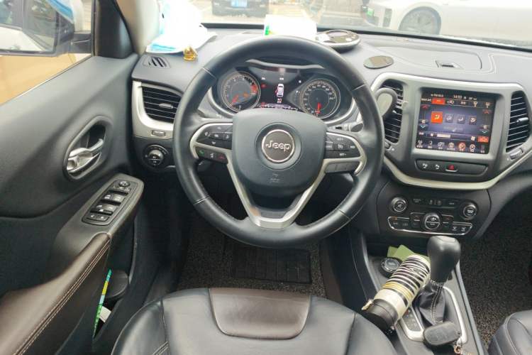 Used Jeep Cherokee 2016 2.4L Superior Edition Steering Wheel