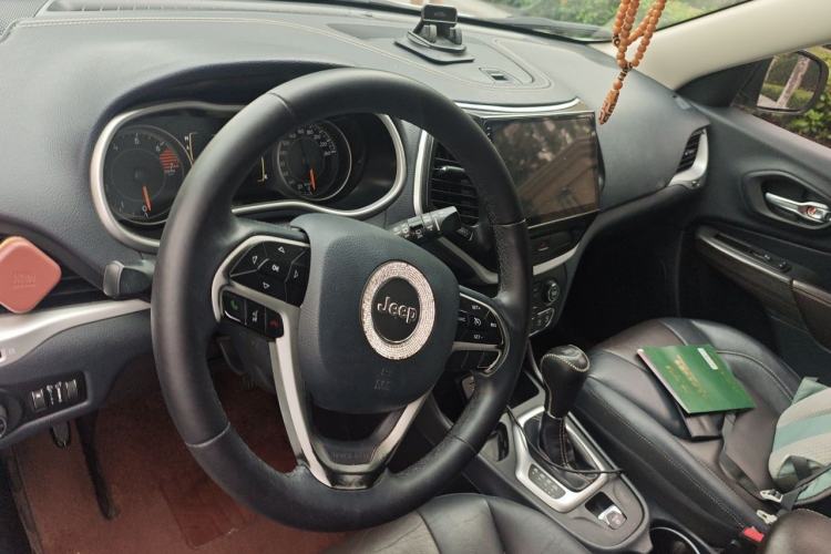Used Jeep Cherokee 2016 2.4L Leading Smart Version Steering Wheel