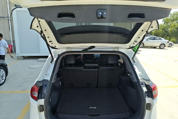 Used Jeep Cherokee 2016 2.4L Leading Edition Trunk