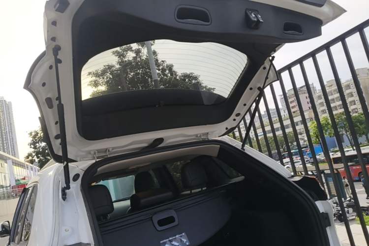 Used Jeep Cherokee 2016 2.0L Superior Edition Trunk