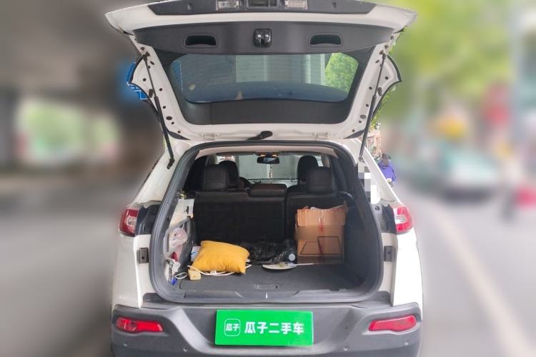 Used Jeep Cherokee 2016 2.4L Leading Smart Version Trunk