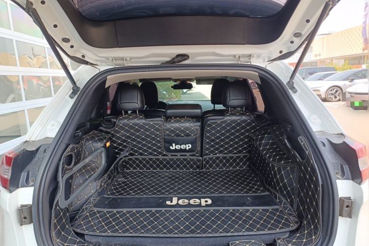 Used Jeep Cherokee 2016 2.0L Superior Edition Trunk
