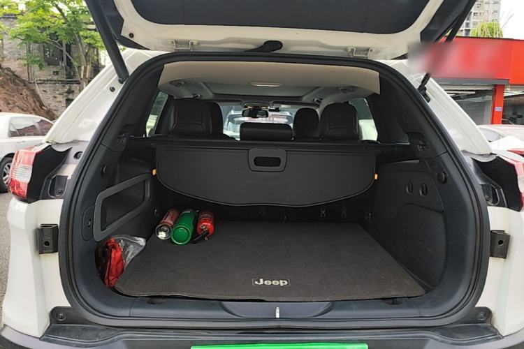 Used Jeep Cherokee 2016 2.4L Superior Edition Trunk