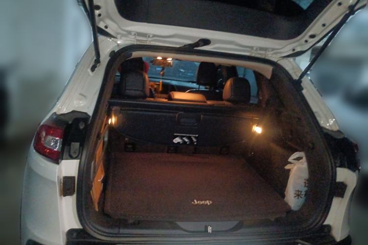 Used Jeep Cherokee 2016 2.4L Professional Edition Trunk