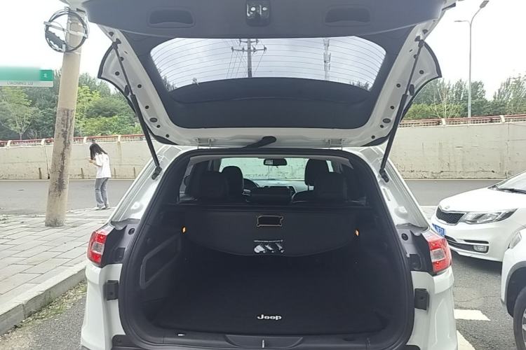 Used Jeep Cherokee 2016 2.4L Professional Smart Version Trunk