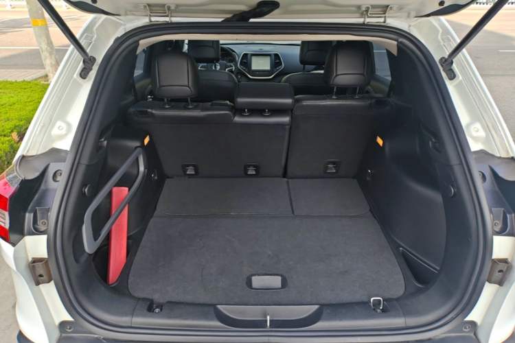 Used Jeep Cherokee 2016 2.4L Leading Smart Version Trunk