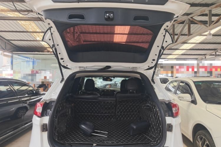 Used Jeep Cherokee 2016 2.4L Professional Edition Trunk