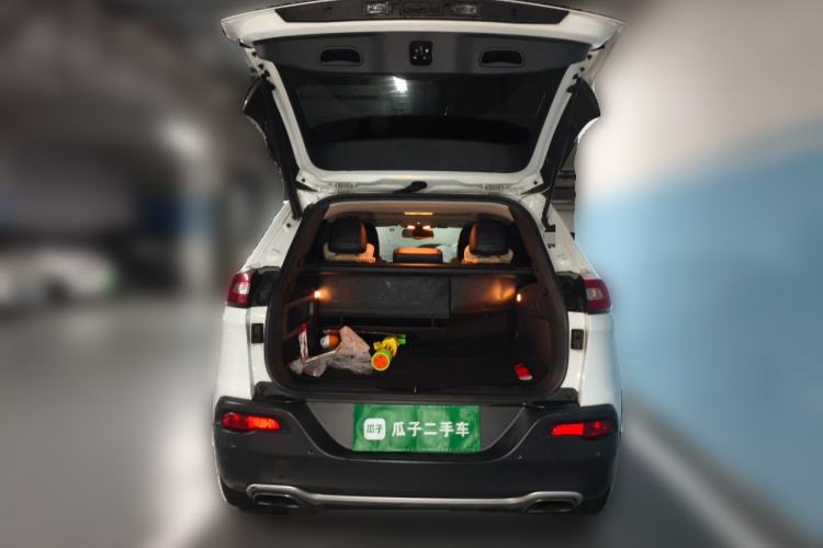 Used Jeep Cherokee 2016 2.4L Superior Edition Trunk