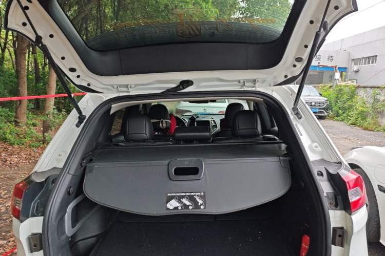 Used Jeep Cherokee 2016 2.0L Superior Edition Trunk