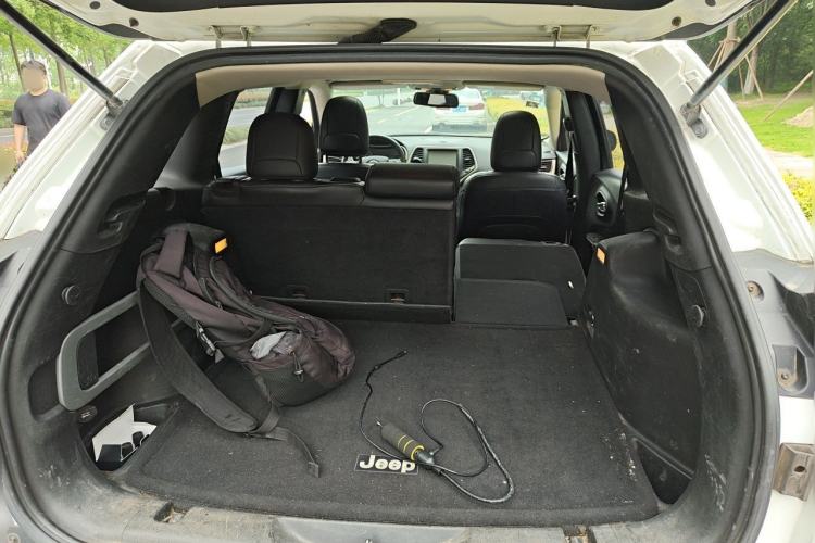 Used Jeep Cherokee 2016 2.4L Professional Edition Trunk