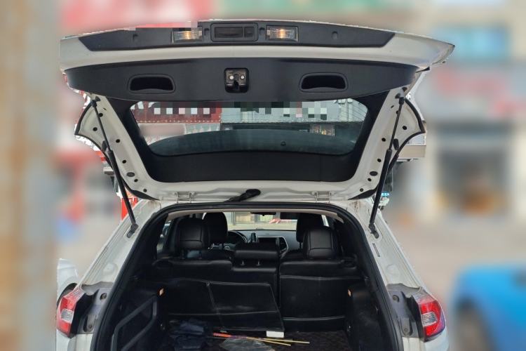 Used Jeep Cherokee 2016 2.0L Superior Edition Trunk
