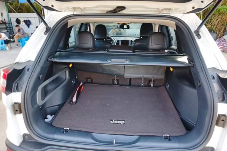 Used Jeep Cherokee 2016 2.4L Professional Smart Version Trunk