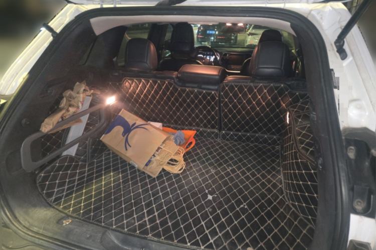 Used Jeep Cherokee 2016 2.4L Professional Edition Trunk