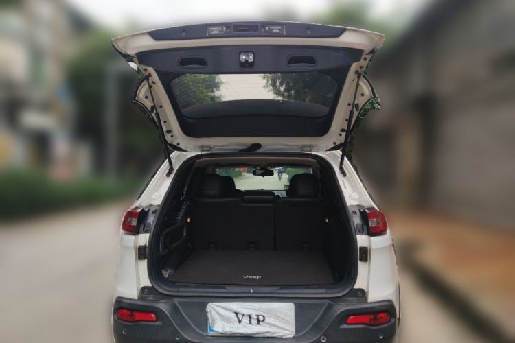 Used Jeep Cherokee 2016 2.4L Professional Smart Version Trunk