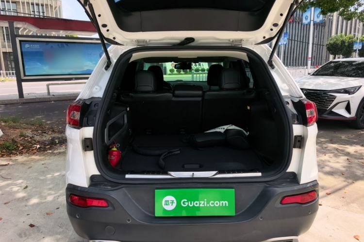 Used Jeep Cherokee 2016 2.4L Professional Edition Trunk