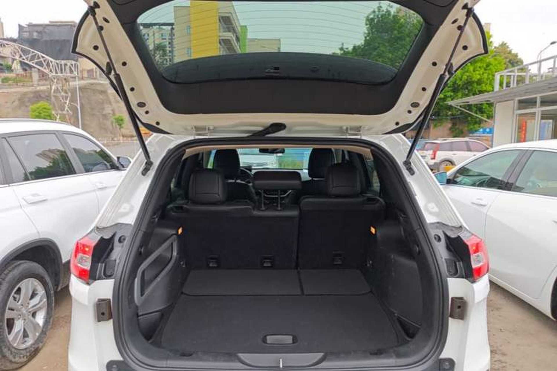 Used Jeep Cherokee 2016 2.4L Professional Edition Trunk