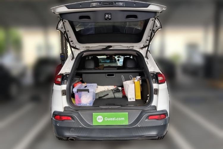 Used Jeep Cherokee 2016 2.0L Superior Edition Trunk