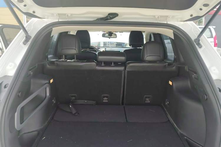 Used Jeep Cherokee 2016 2.4L Professional Edition Trunk