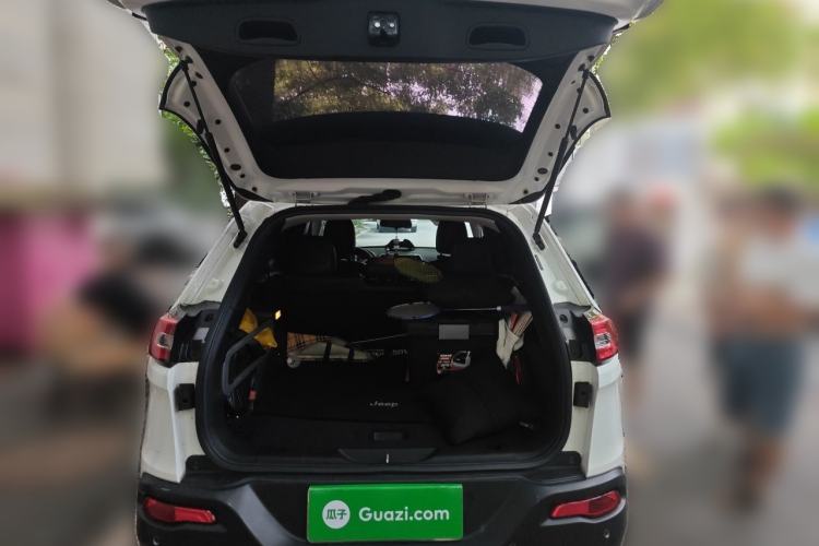Used Jeep Cherokee 2016 2.0L Superior Edition Trunk