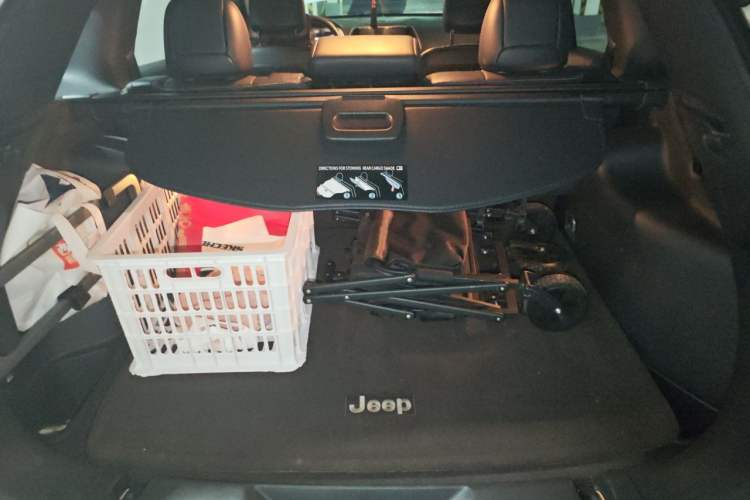 Used Jeep Cherokee 2016 2.4L Professional Edition Trunk