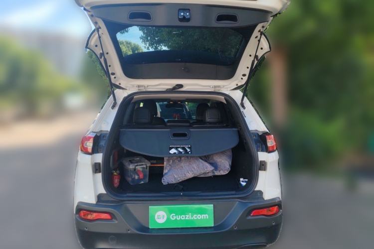 Used Jeep Cherokee 2016 2.0L Superior Edition Trunk