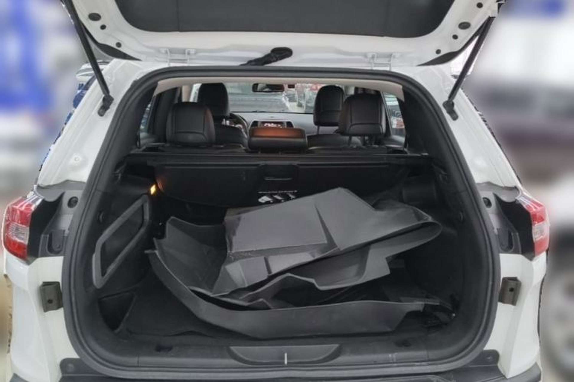 Used Jeep Cherokee 2016 2.0L Superior Edition Trunk