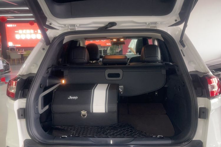 Used Jeep Cherokee 2016 2.4L Superior Edition Trunk