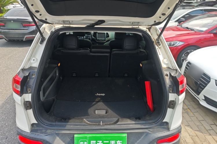Used Jeep Cherokee 2016 2.0L Superior Edition Trunk