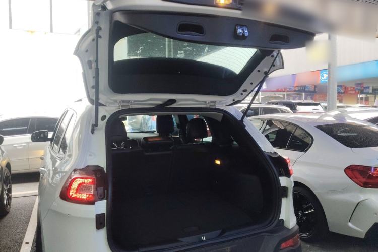 Used Jeep Cherokee 2016 2.4L Professional Edition Trunk