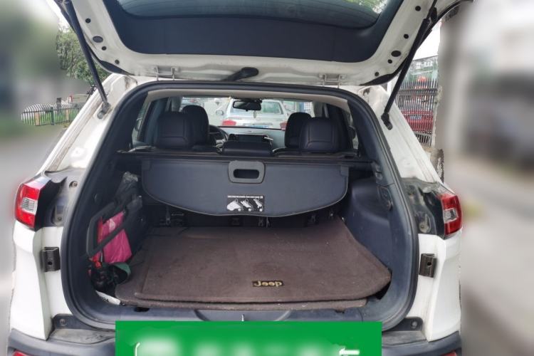 Used Jeep Cherokee 2016 2.4L Professional Edition Trunk