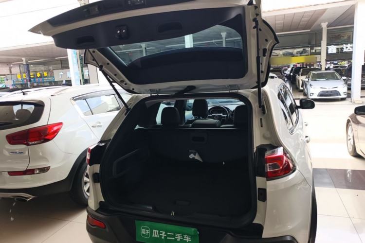 Used Jeep Cherokee 2016 2.4L Professional Edition Trunk