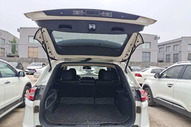Used Jeep Cherokee 2016 2.0L Superior Edition Trunk