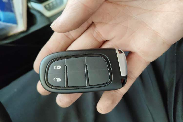 Used Jeep Cherokee 2016 2.0L Superior Edition Vehicle Key