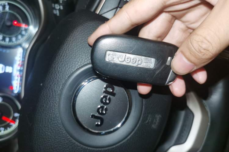 Used Jeep Cherokee 2016 2.0L Superior Edition Vehicle Key