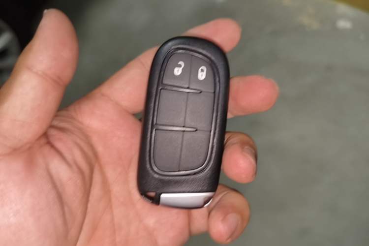 Used Jeep Cherokee 2016 2.4L Professional Edition Vehicle Key