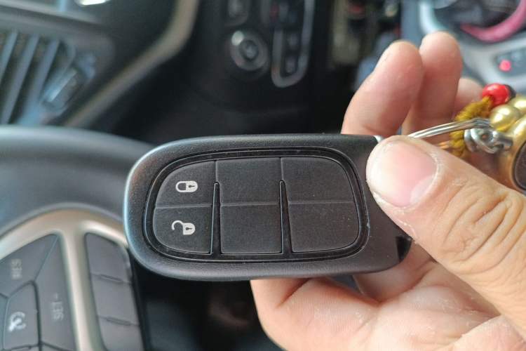 Used Jeep Cherokee 2016 2.4L Leading Edition Vehicle Key