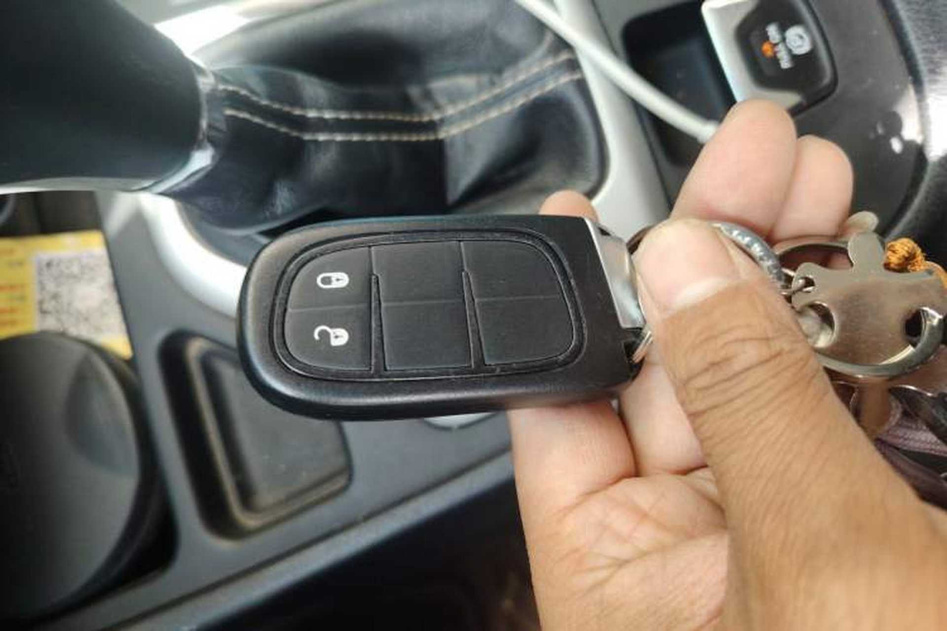 Used Jeep Cherokee 2016 2.4L Leading Edition Vehicle Key