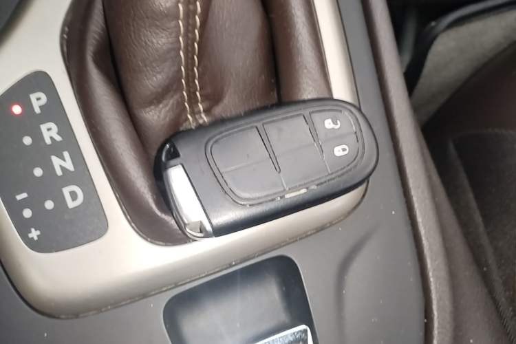 Used Jeep Cherokee 2016 2.0L Superior Edition Vehicle Key