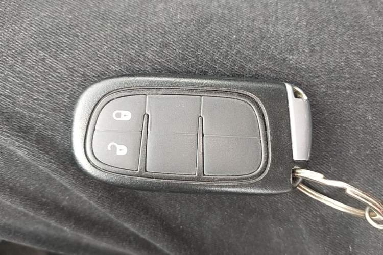 Used Jeep Cherokee 2016 2.0L Superior Edition Vehicle Key